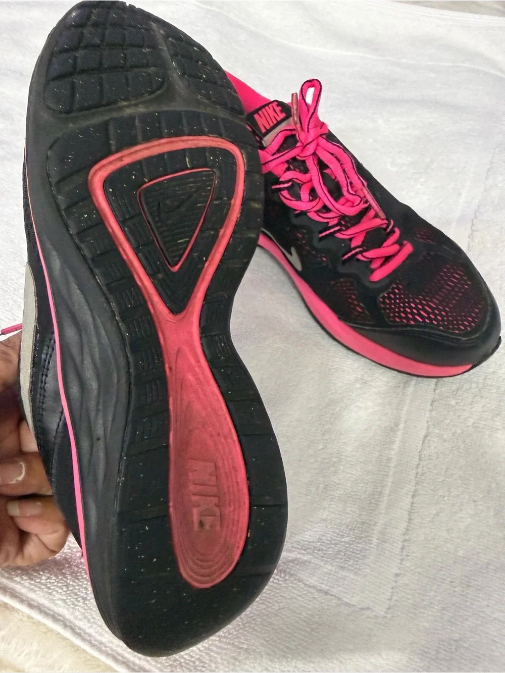 Nike dual fusion 5 Youth Black & Hot Pink Running Sneakers